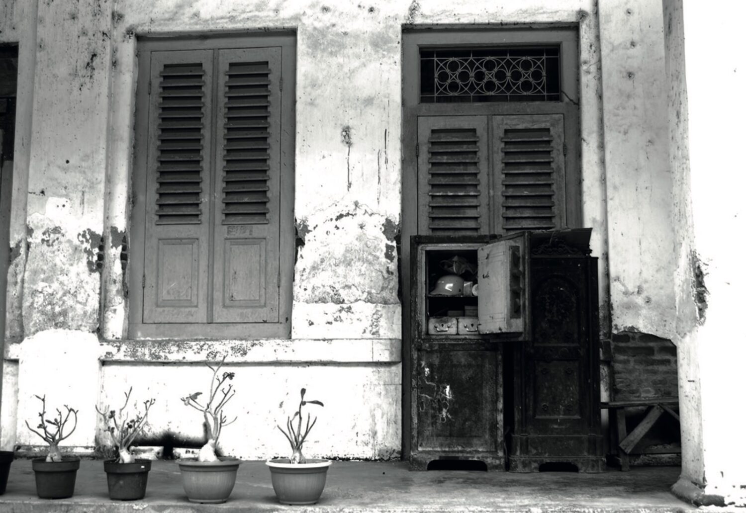 A door blocked by old cupboard with several pot in front, a part of ARTISAN Magazine Vol. 3