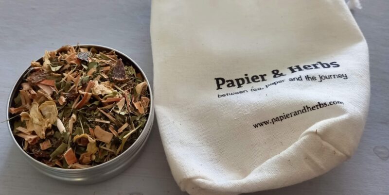 A papier & herbs product